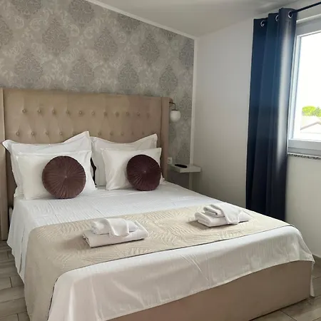 Bloom Apartment Vir